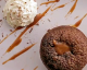 Muffins de chocolate com recheio de caramelo derretido, imperdíveis!