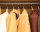 Os truques para  limpar efetivamente casacos, jaquetas acolchoadas com penas e jaquetas de couro sem recorrer à lavanderia!