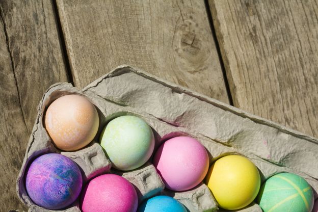 OK Como fazer lindos ovos de Páscoa coloridos naturalmente