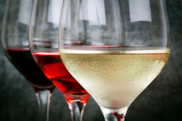 Por que temos dores de cabeça com o vinho?
