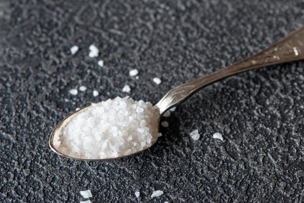 Qual é a finalidade do sal nas sobremesas?