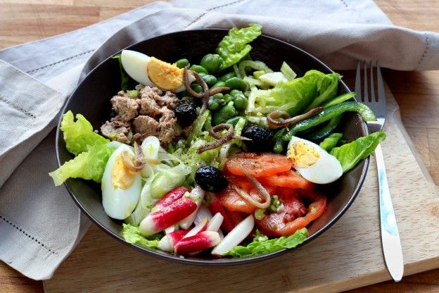 Como fazer uma verdadeira salada Niçoise?