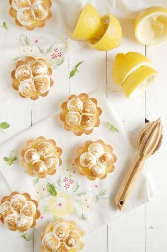 Mini tortinhas com suspiro e limão