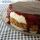 Cheesecake com molho de amoras e morangos
