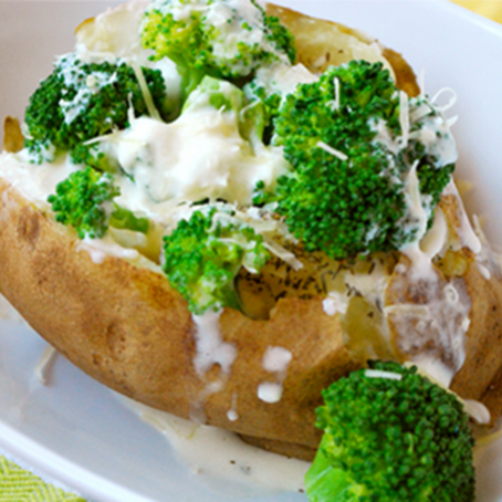 Batata assada com brócolis