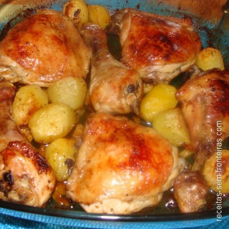 Coxa de frango assada com batatas