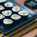 Sushi de salmão: faça em casa com nossa receita fácil e detalhada
