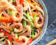 Espaguete com camarão e legumes, um prato com sabor oriental e delicioso!