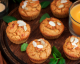 Muffins fáceis de cenoura e amêndoas para um café ou lanche saudável