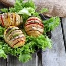 Como preparar batatas suecas ou Hasselback com pimentões e queijo fresco?  Receita passo a passo