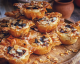 Cestinhas crocantes de massa filo, carne e passas!