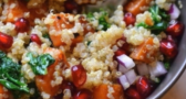 Salada de quinoa, batata doce e romã: um sabor único que você deve experimentar!