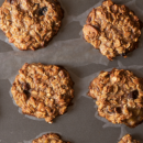 Biscoitos crocantes com aveia e banana: práticos e saborosos!