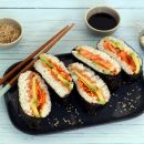 Onigirazu: o sanduíche de sushi perfeito os lanches da semana!
