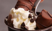 Um copo de chocolate recheado de Nutella e Chantilly, bora fazer?