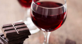 Chocolate e vinho: seus aliados para combater rugas e cuidar da pele