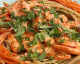 Espaguete arco-íris com camarão: a receita perfeita pra hoje!