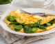 Este omelete de espinafre é fácil e perfeito para o lanche de hoje