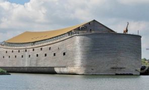 Carpinteiro obcecado com o Antigo Testamento constrói arca monumental na Holanda