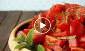Vídeo dica: retirando as sementes do tomate e picando para molho ou vinagrete