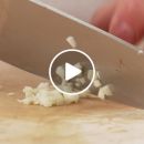 Vídeo dica: como picar dentes de alho como um chef!