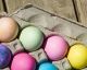Divirta-se com as crianças fazendo ovos de Páscoa coloridos