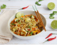 Delicioso Pad thai com tofu e verduras frescas!