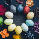 Como colorir um ovo de Páscoa com ingredientes naturais