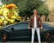 CRISTIANO RONALDO posa ao lado de LAMBORGHINI e VIRA MEME!
