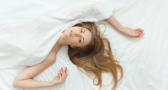 7  vantagens que temos quando dormimos completamente nus durante a noite!   