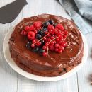 Um sonho de um bolo de chocolate - refinado com mascarpone e frutas vermelhas!