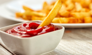 A melhor maneira de fazer ketchup caseiro