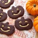 Entre no espírito do Halloween com biscoitos de abóbora fáceis e fofinhos