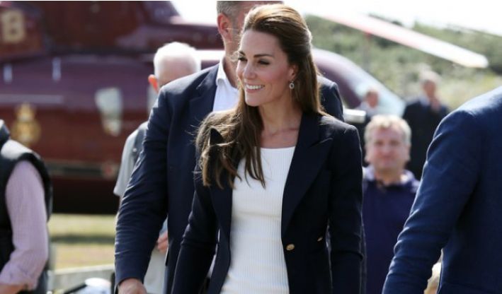 Kate Middleton, reale anche con i pantaloni da 30 euro