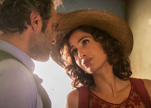 Conheça o batom cor de boca perfeito usado por Camila Pitanga é um dos mais pedidos da Rede Globo