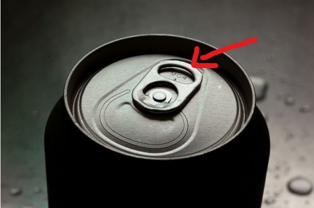 Você sabe para que serve este 'buraco' no lacre da latas de refrigerante, cerveja etc.?