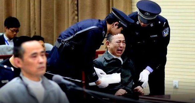 Solução Chinesa para políticos corruptos