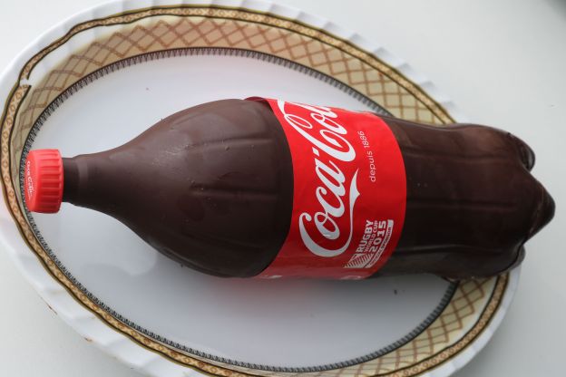 Bolo em formato de garrafa de Coca-Cola!