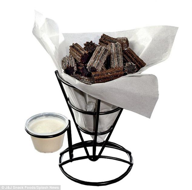 Mini churros de Oreo com dip do creme branco