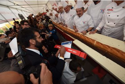França e Itália batem o recorde mundial da baguette mais longa!