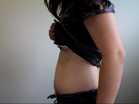 AVERE LA PANCIA NON SIGNIFICA AUTOMATICAMENTE ESSERE SOVRAPPESO: ECCO COME ELIMINARE LA PANCIA GONFIA