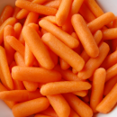 Depois de ver como as mini cenouras são cultivadas, você não vai comprá-las novamente!
