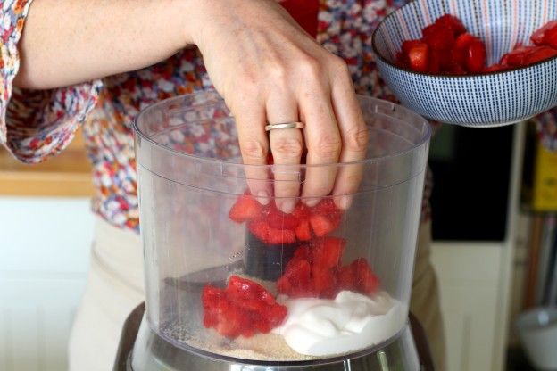 Acrescentar os morangos