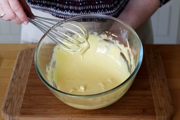 Preparar o biscuit (rocambole fino)