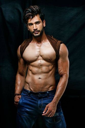Rohit Khandelwal - 'Mister Mundo 2016'