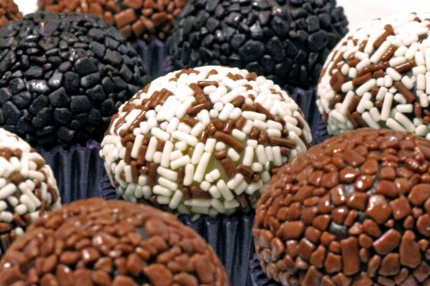 Brigadeiro branco recheado de Nutella