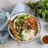 Salada de carne e macarrão vietnamita (Bo Bun)