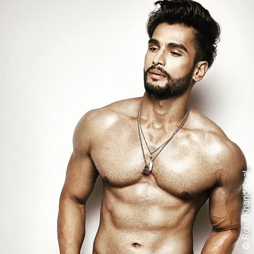 Rohit Khandelwal - 'Mister Mundo 2016'