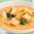 Tofu ao curry com leite de coco