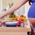 38) Mulheres grávidas devem comer por dois